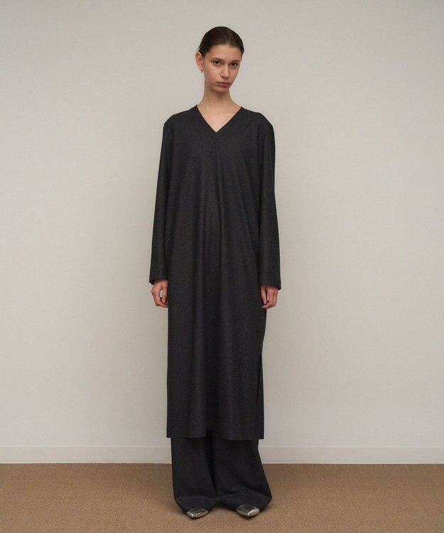 ATON MERINO COLLEGE JERSEY | Vネックドレス CHARCOAL GRAY