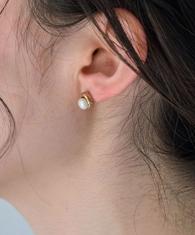 Phoebe 〈金属アレルギー対応〉ニュアンスメタルドロップパールピアス/シャンパンゴールド　淡水パール/天然パール シャンパンゴールド