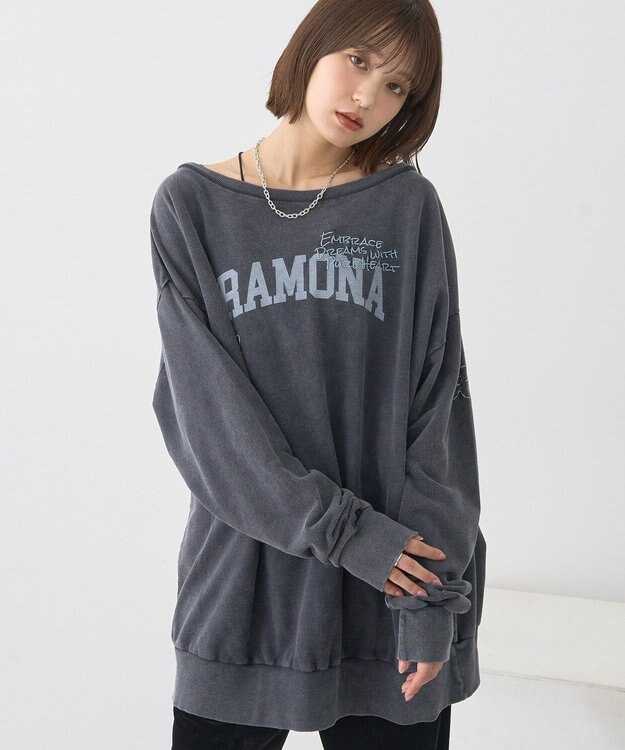 earth music&ecology ランダム刺繍オフショルプルオーバー Charcoal Gray