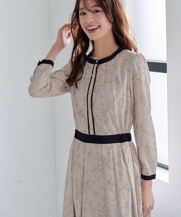 Tiaclasse L 【安田美沙子さん着用・新色/XSサイズ追加・洗える】フラワープリント配色ワンピース ベージュ