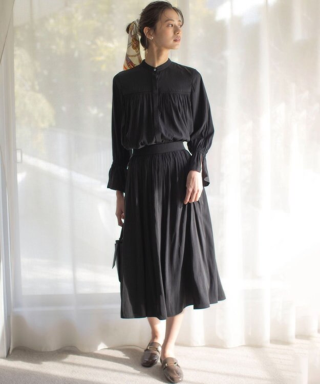 組曲 L 【WEB限定】ギャザーライトデシン ブラウス ブラック系