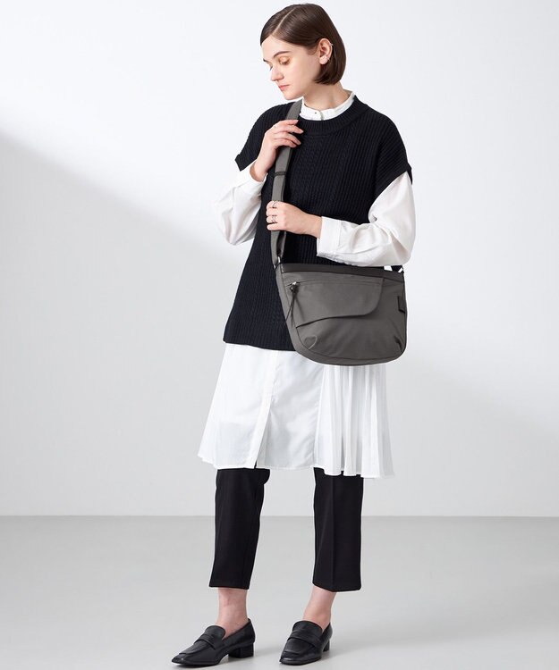 Y'SACCS コーデュロイライクナイロンショルダー グレー