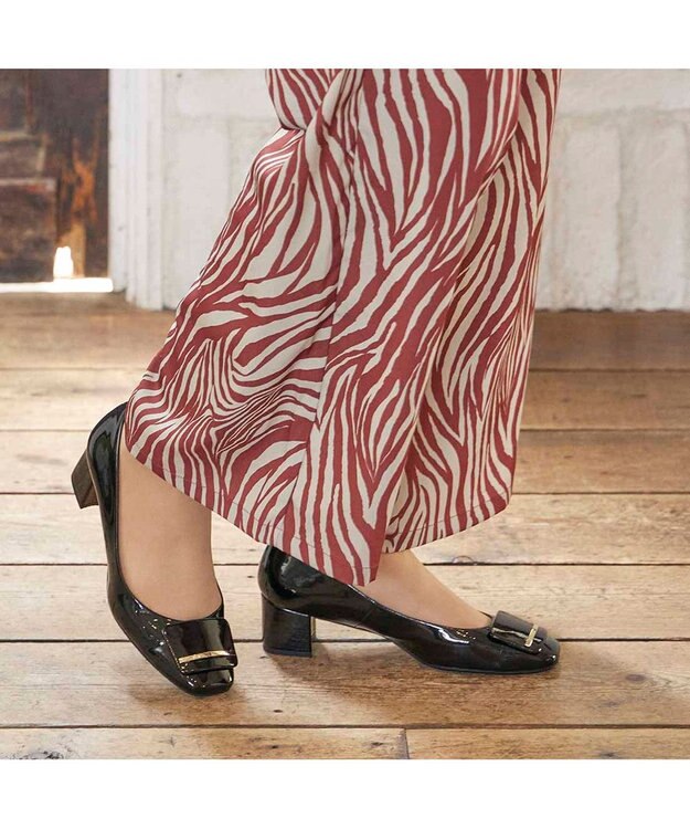 MODE ET JACOMO <MODE ET JACOMO>【レイン対応】バックルモチーフスクエアトゥパンプス ブラックエナメル