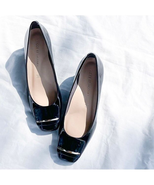 MODE ET JACOMO <MODE ET JACOMO>【レイン対応】バックルモチーフスクエアトゥパンプス ブラックエナメル