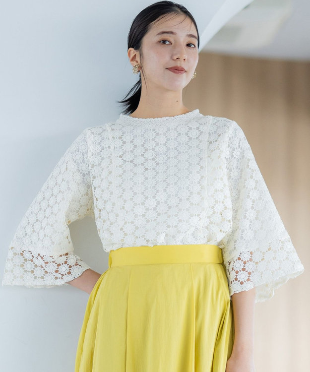 組曲 【WEB限定】フラワーレース袖フレア ブラウス アイボリー系