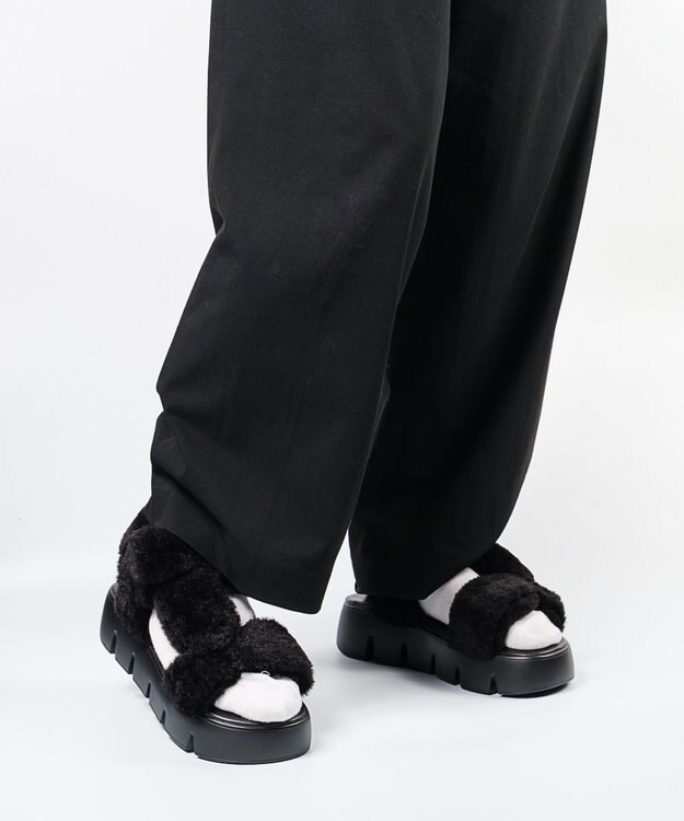 STEVE MADDEN BONKERS-F ファー厚底サンダル ブラック