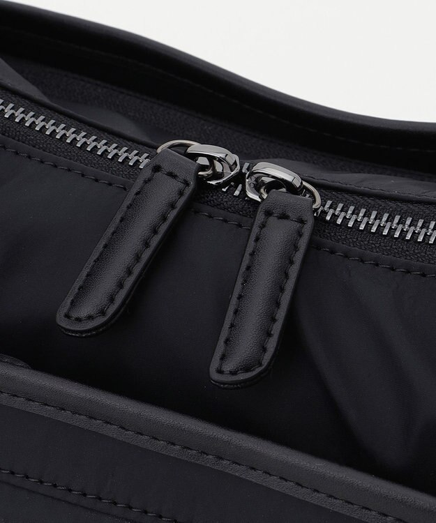 Y'SACCS 【ナイロンタフタ×リサイクルレザー】デイリーポシェット ブラック