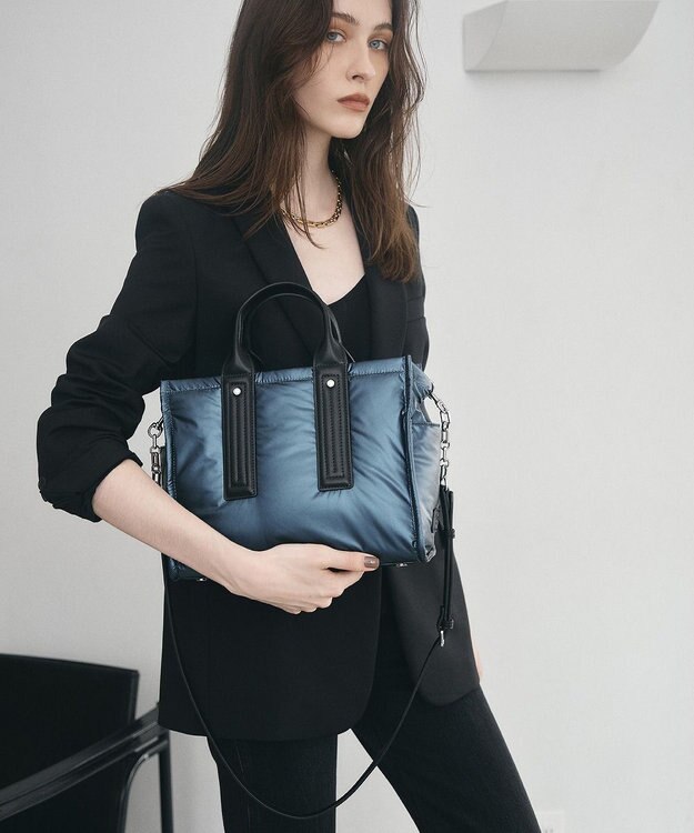 TOPKAPI 【TREASURE TOPKAPI】メタリック パデット ショルダー付 トートバッグ シアンブルー