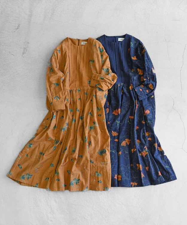 muuc 〈遠州織物の工場で作られた上質なコットンウール生地〉隠しウェスト紐有り ノーカラー ナタチュウムの花刺繍 ワンピース イエローオレンジ
