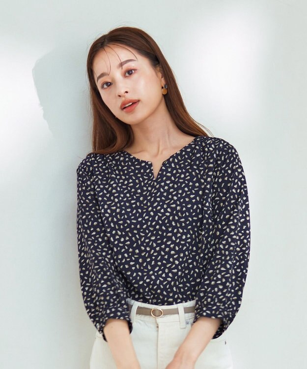 Tiaclasse 【洗える】柄プリントブラウス ネイビー