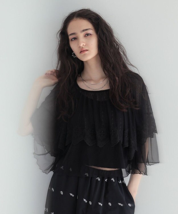 Green Parks ■ＥＳＣＡＲ　チュール刺繍ハンカチーフブラウス Black