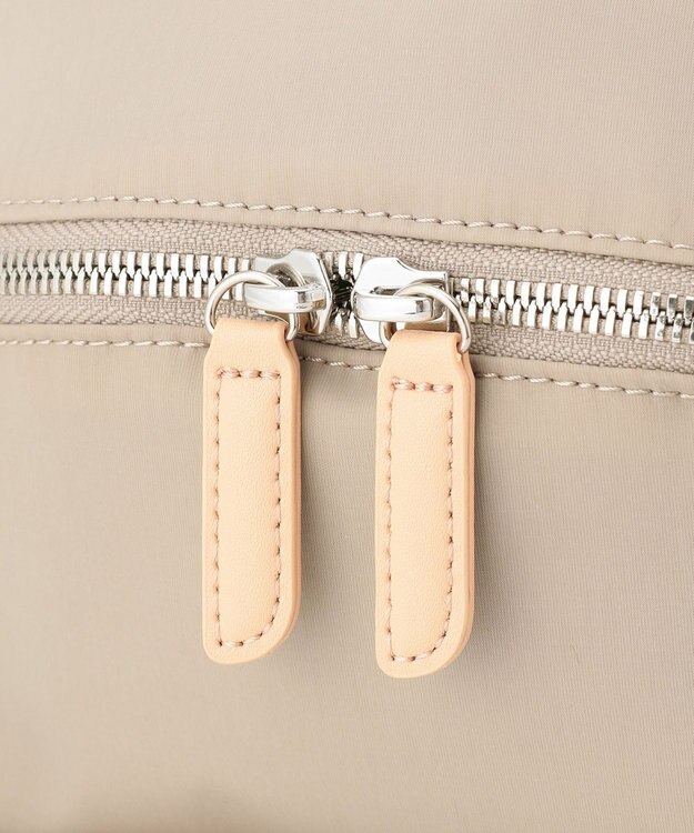 Y'SACCS 【ナイロンタフタ×リサイクルレザー】デイリーミニリュック ライトグレー