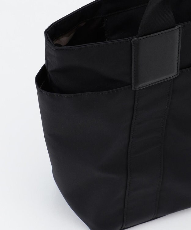 LA BAGAGERIE 【LA BAGAGERIE×HELLO KITTY】リボンチャーム付き　デイリートート　Mサイズ ブラック