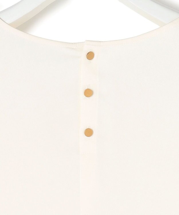 23区 カフスボタン サテンTEEブラウス アイボリー系