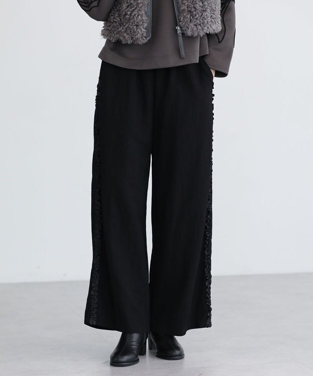 Green Parks ■ESCAR サイドミニフリルワイドパンツ Black
