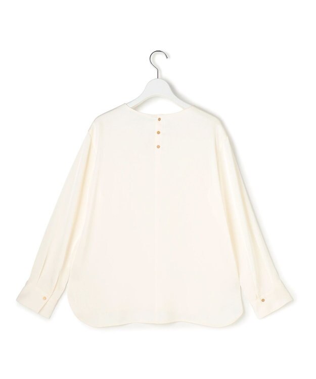 23区 カフスボタン サテンTEEブラウス アイボリー系