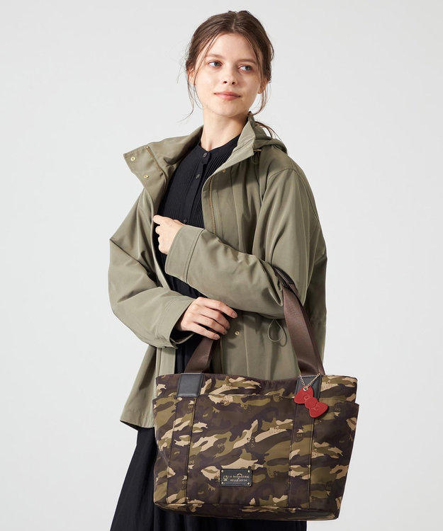 LA BAGAGERIE 【LA BAGAGERIE×HELLO KITTY】リボンチャーム付き　デイリートート　Mサイズ カーキ