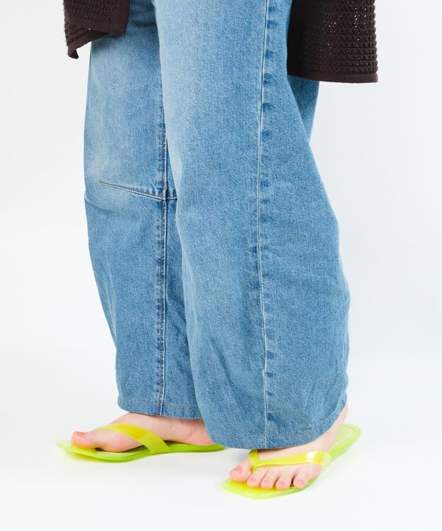 STEVE MADDEN TRELLA-J クリアトングフラットサンダル ライムグリーン