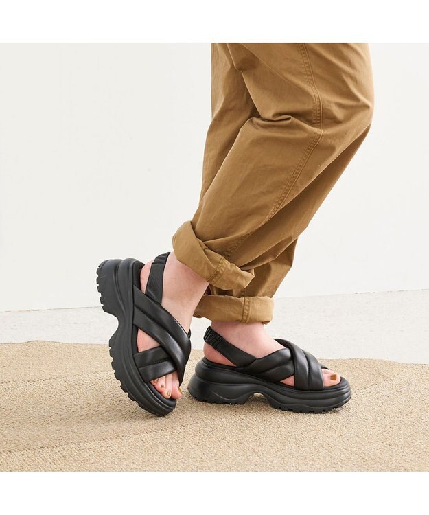 ing <ing>厚底クロスベルトスポーツサンダル ブラック