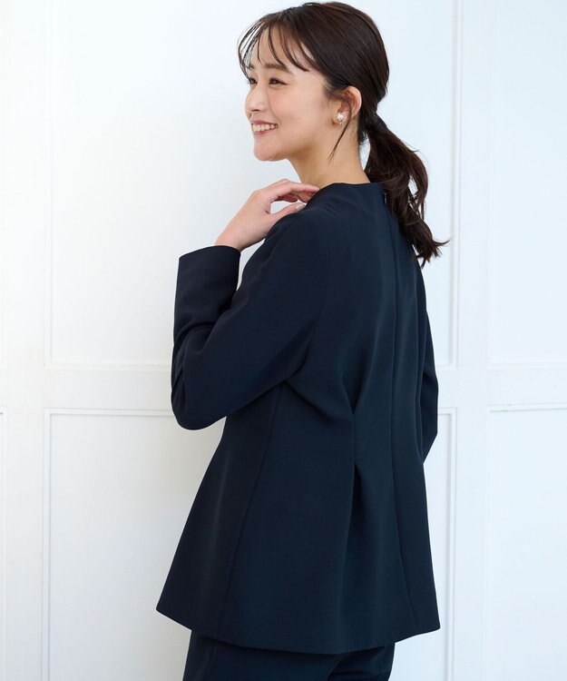 組曲 S 【KUMIKYOKU NAVY】コンフォータブルドレープ 襟付きブラウス ネイビー系