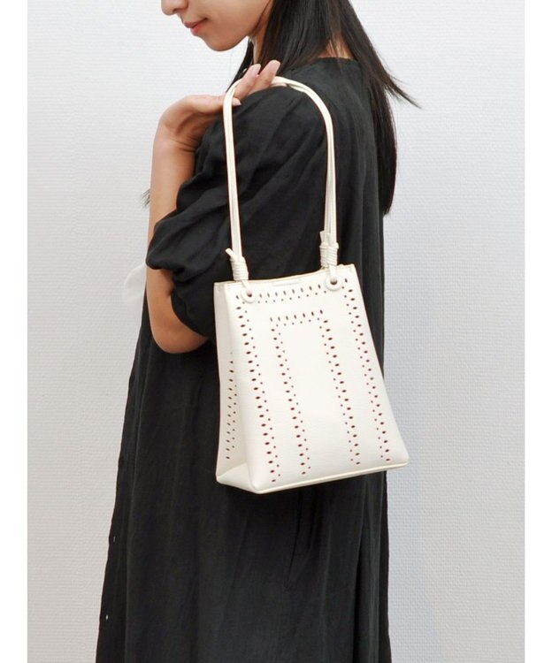 UNBILLION kakatoo パンチングスクエアトート アイボリー