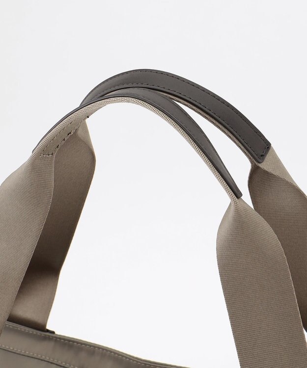 LA BAGAGERIE 【LA BAGAGERIE×HELLO KITTY】リボンチャーム付き　デイリートート　Mサイズ グレージュ