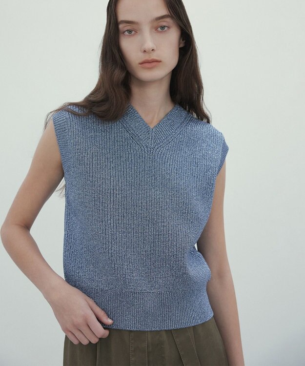 BEIGE， 【洗える・eclat 5月号掲載】VANDA / ラメ入りVネックノースリーブニット Sax