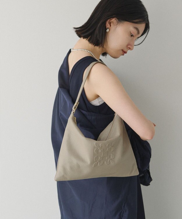 russet エンボスモノグラム ソフトレザーショルダーバッグ(CE-1547) GrayBeige