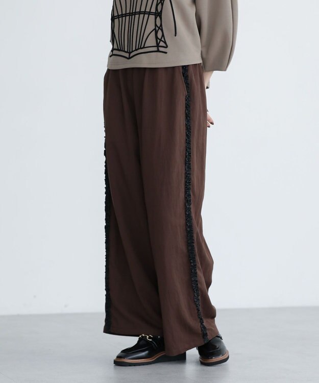 Green Parks ■ESCAR サイドミニフリルワイドパンツ Brown