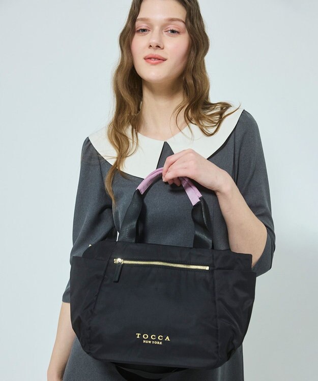 TOCCA 【サスティナブル素材・WEB＆一部店舗限定】NUOTO NYLON TOTE トートバッグ ブラック（ショルダー紫ピンク）