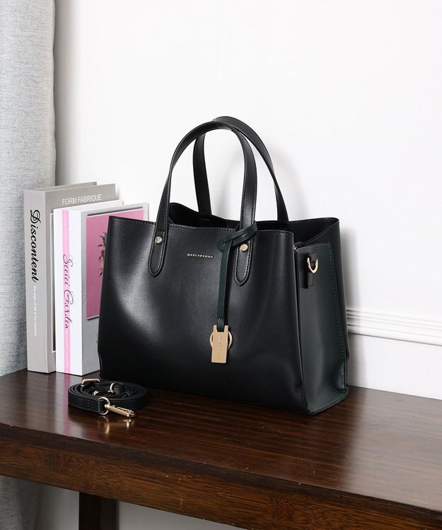 style code 【MERCURYDUO/マーキュリーデュオ】両アオリポケットサイド配色大開き開口 超軽量ハンドバッグ キーチャーム付 ブラック