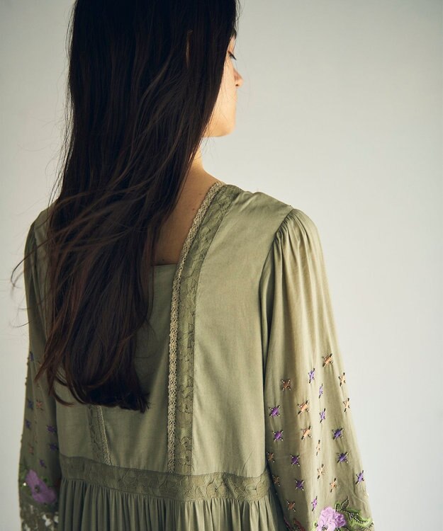 GRACE CONTINENTAL フラワー刺繍エスニックワンピース カーキ