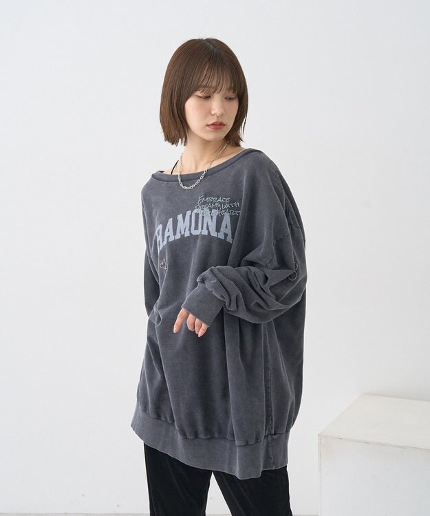 earth music&ecology ランダム刺繍オフショルプルオーバー Charcoal Gray