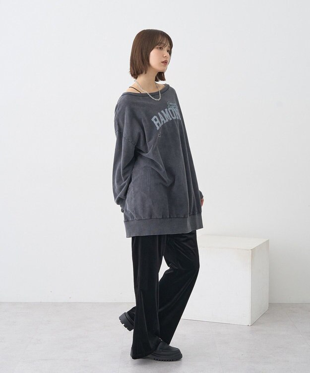 earth music&ecology ランダム刺繍オフショルプルオーバー Charcoal Gray