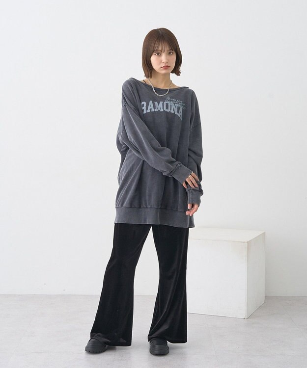 earth music&ecology ランダム刺繍オフショルプルオーバー Charcoal Gray