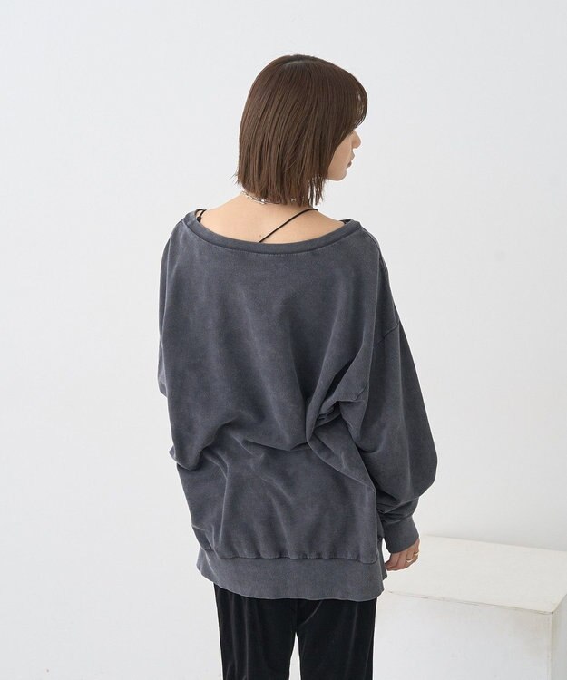 earth music&ecology ランダム刺繍オフショルプルオーバー Charcoal Gray