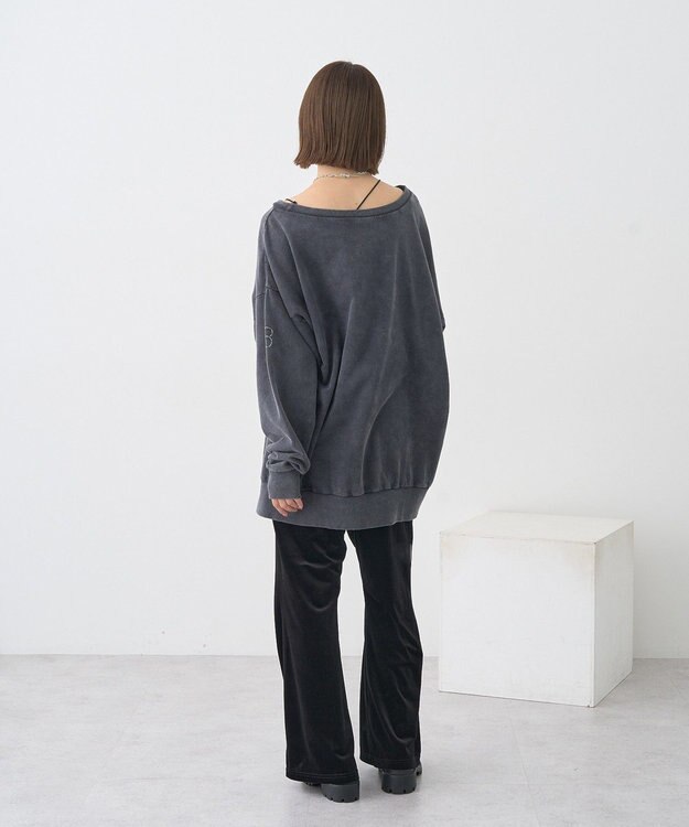 earth music&ecology ランダム刺繍オフショルプルオーバー Charcoal Gray