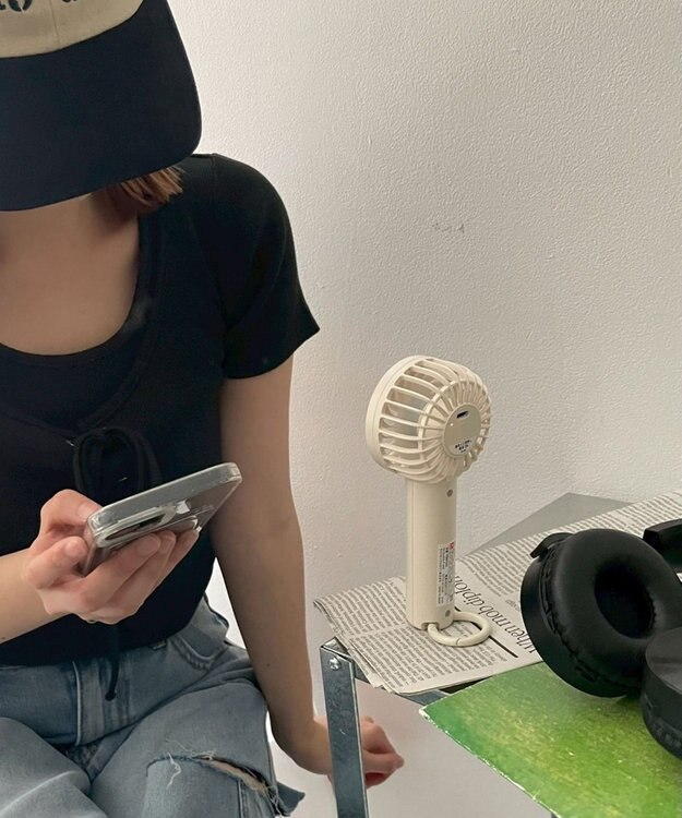 WEGO 【冷却/携帯扇風機/熱中症対策】カラビナ付ハンディファン オフホワイト