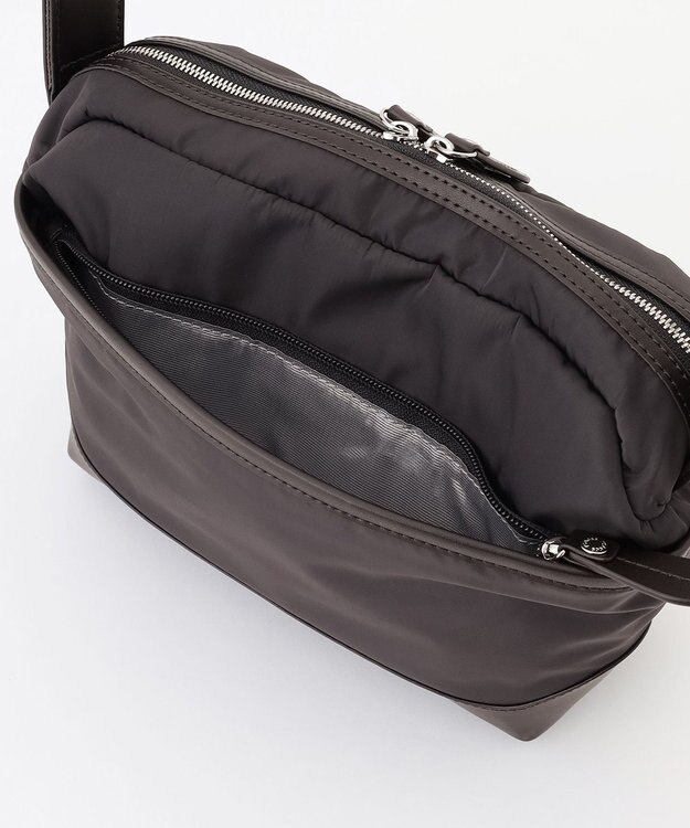 Y'SACCS シルキーリュクスショルダーバッグ ダークチョコ