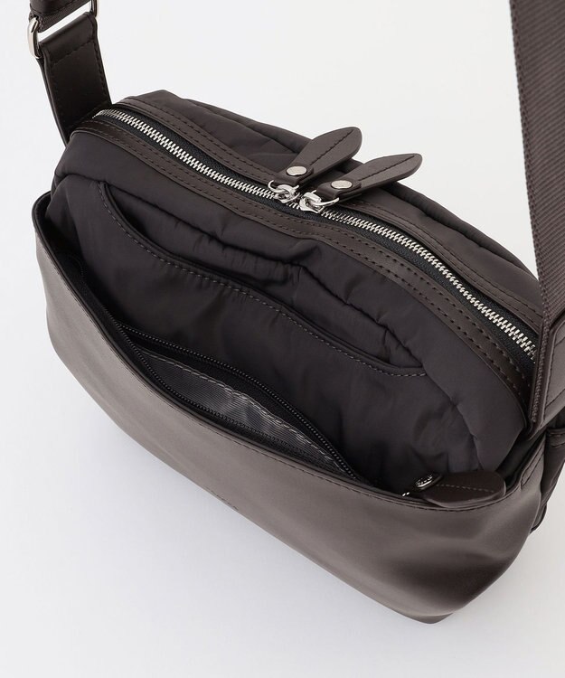 Y'SACCS シルキーリュクスショルダーバッグ ダークチョコ