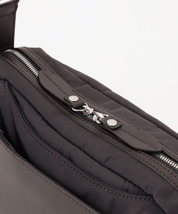 Y'SACCS シルキーリュクスショルダーバッグ ダークチョコ