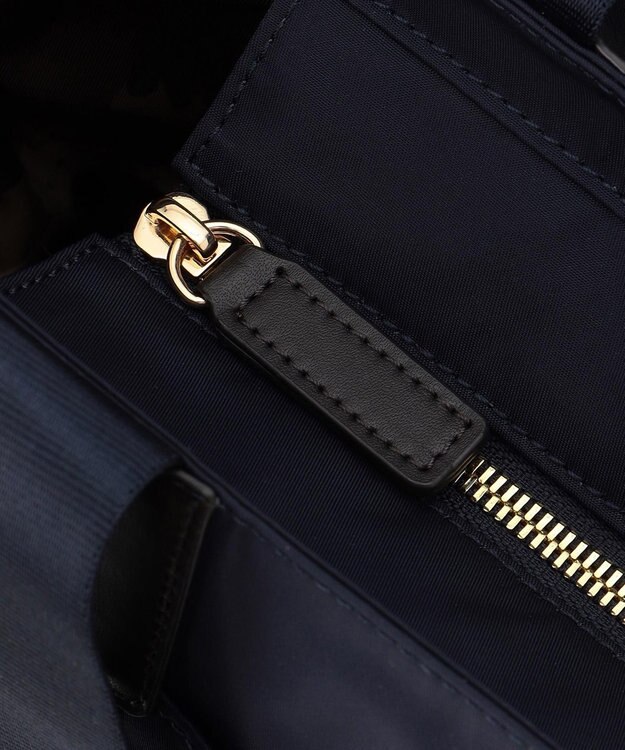 LA BAGAGERIE 【LA BAGAGERIE×HELLO KITTY】リボンチャーム付き　デイリートート　Mサイズ ネイビー