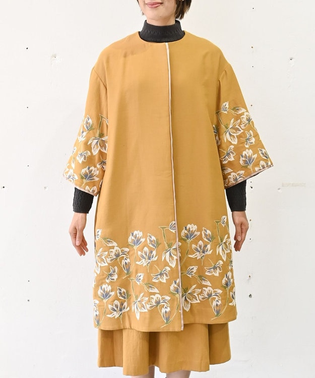 muuc 〈遠州織物の工場で織られた上質なコットン生地〉モクレン刺繍 ノーカラー ワイドシルエット コート（セットアップ可能） イエロー×ホワイト