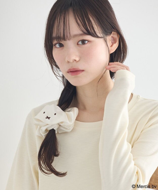 earth music&ecology 【予約】miffy/earth フェイス刺繍シュシュ アイボリー