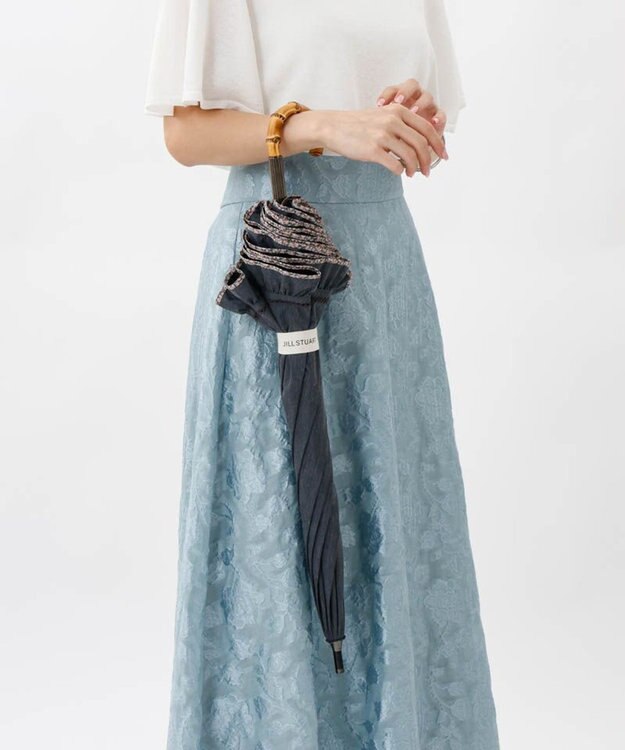 AURORA 【 JILL STUART（ジル スチュアート）】・WEB限定・　リバティパイピングフリル晴雨兼用パラソル(長傘) チャコールグレー
