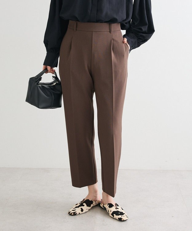 Green Parks きれいシルエットパンツ（テーパード） Brown