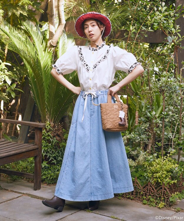 earth music&ecology 【予約】【WEB・一部店舗限定】ヴィンテージ風フリルブラウス/TOY STORY オフホワイト