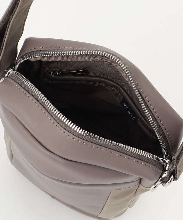 Y'SACCS ブロックモチーフポシェット グレージュ