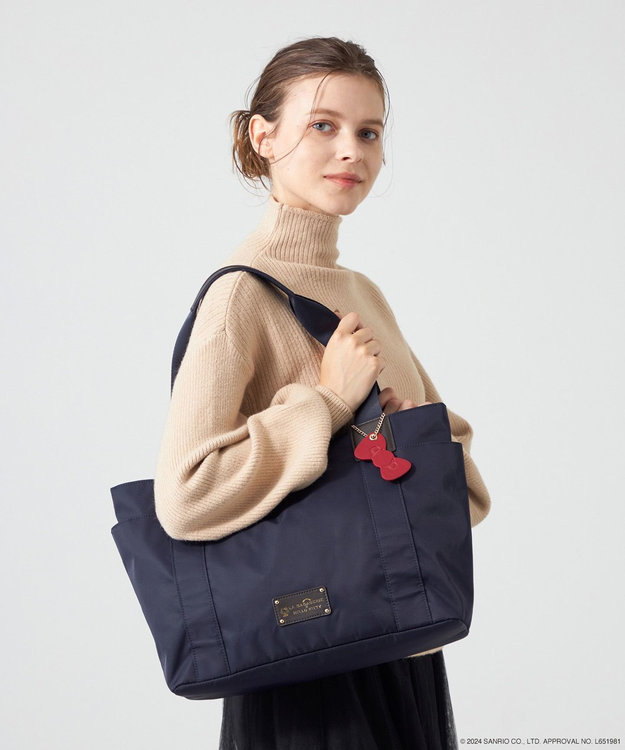 LA BAGAGERIE 【LA BAGAGERIE×HELLO KITTY】リボンチャーム付き　デイリートート　Mサイズ
