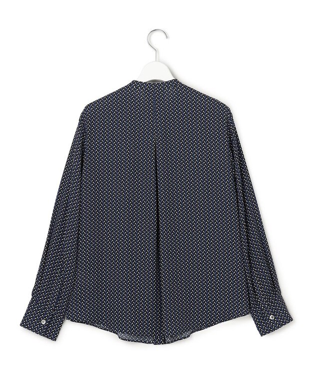 ICB L 【先行予約・WEB&一部店舗限定カラーあり】BackSatinAmunzen バンドカラーブラウス ブラックベース×マイクロジオメトリック柄